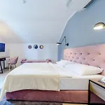 Perla 3*