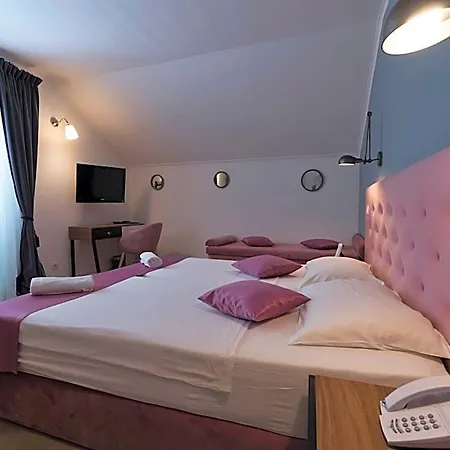 Hotell Perla 3*