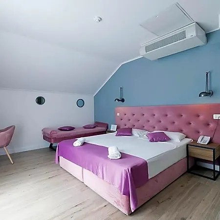 Hotell Perla 3*
